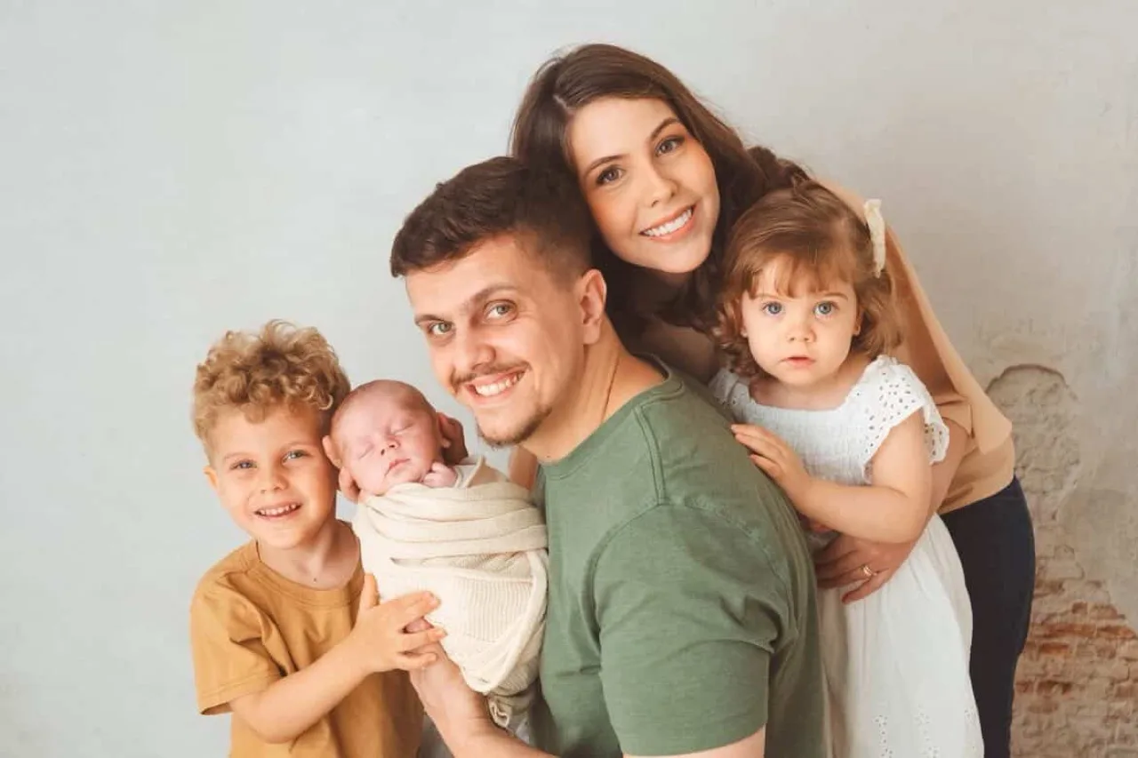 Foto original de pai com os filhos