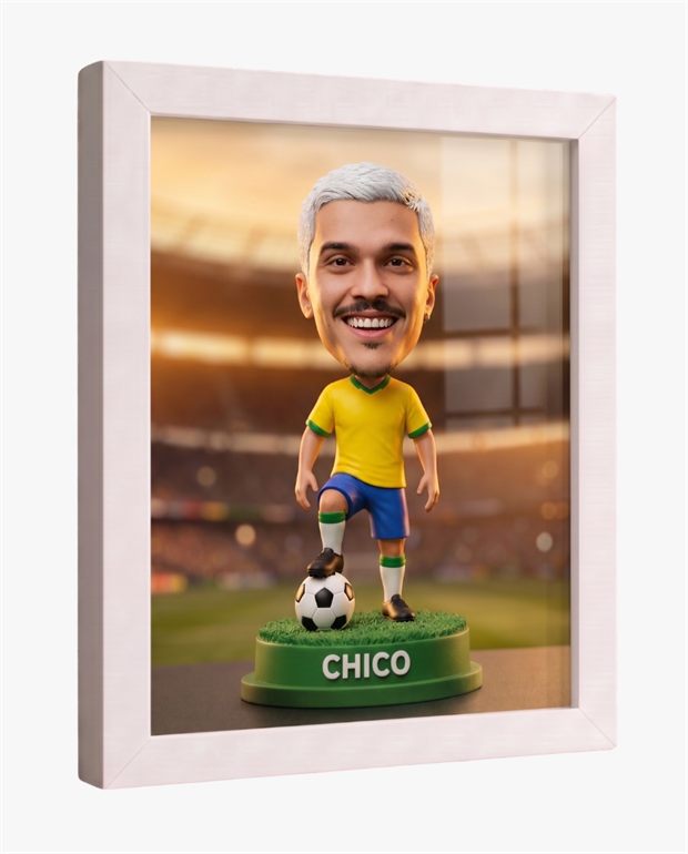 Quadro emoldurado do boneco da Seleção na parede